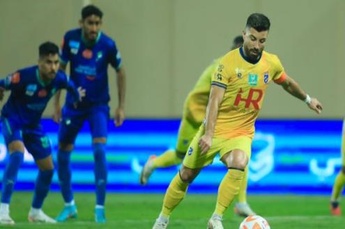 لا تحدث في كرة القدم.. ركلة جزاء "كوميدية" تمنح الحزم هدفًا أمام الفتح (فيديو)